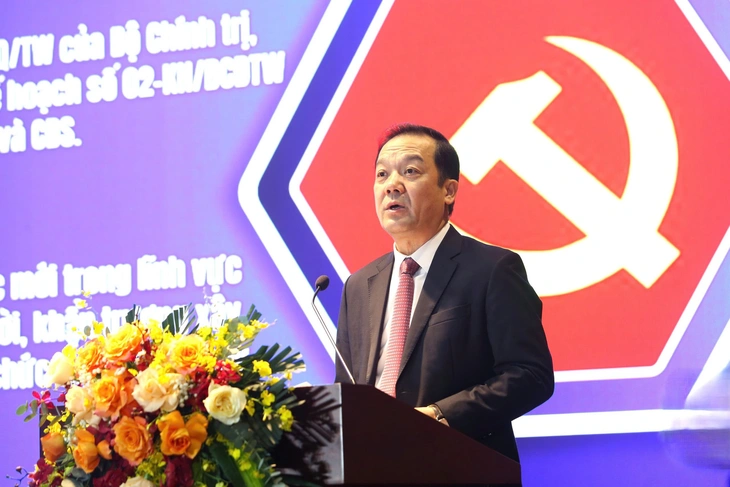 z6802434446895-bce3560d22bd24fa0c204e8a508c7e6c-1752466650910490862329 Không được yêu cầu người dân cung cấp giấy tờ đã có trên cơ sở dữ liệu quốc gia - Ảnh 1.