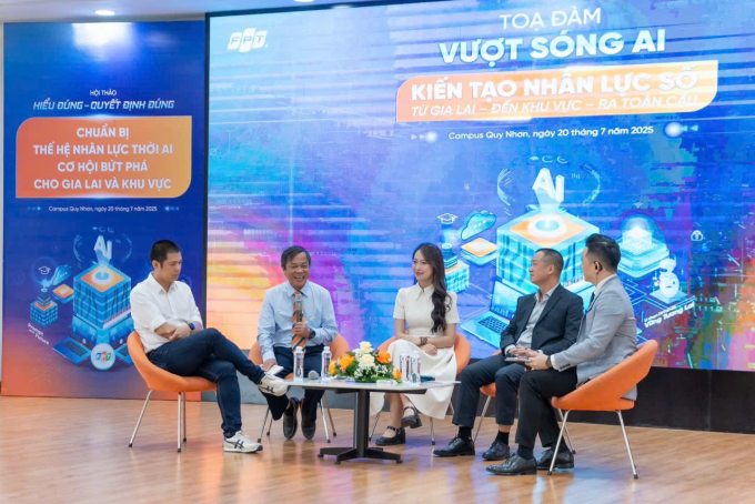 z6829674000354-f9e36539ad87bcc-5095-7717-1753169973 Các diễn giả tại toạ đàm. Ảnh: FPTU