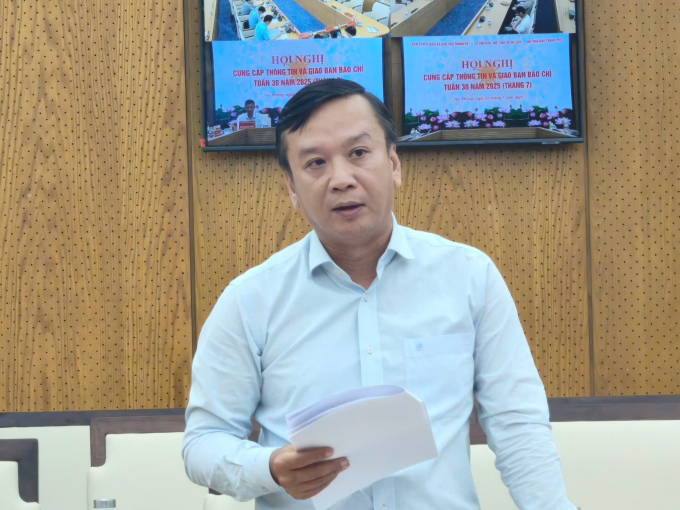 z6833560411161-69309e748aaa159-3741-4459-1753262639 Ông Uông Minh Long, Phó giám đốc Sở Giáo dục và Đào tạo TP Hải Phòng thông tin kết quả vụ việc ở trường THPT chuyên Trần Phú. Ảnh Lê Tân