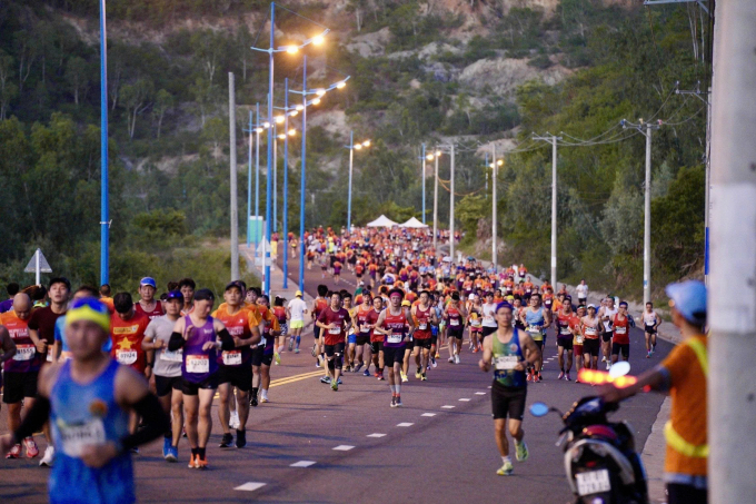 z6849824489194-ab43de7aed1c33f-9686-2701-1753700123 VĐV VnExpress Marathon 2024 chinh phục đèo Lương Sơn. Ảnh: VM