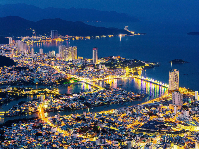 z6849828917774-d6e6660949b290b-8238-9000-1753700123 Nha Trang lung linh về đêm. Ảnh: Khoa Trần