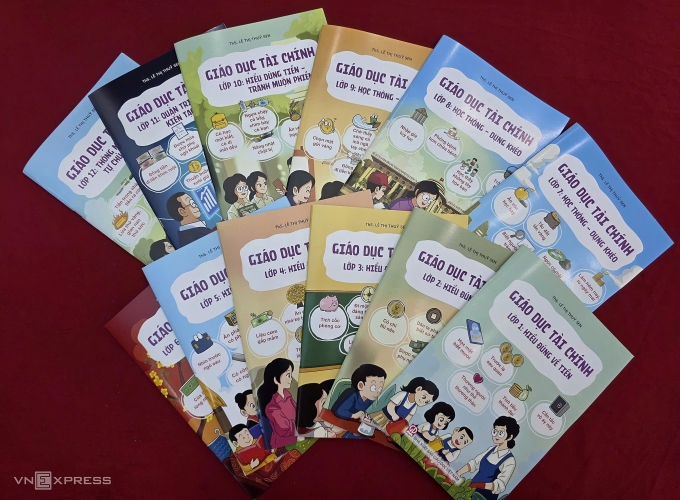 03d3e7d65100d95e8011-175551298-9846-7665-1755513289 Bộ sách Giáo dục tài chính. Ảnh: Thanh Hằng