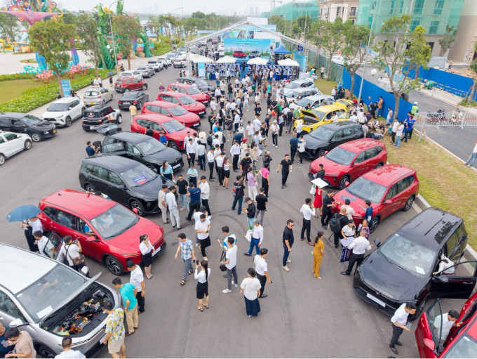 1-1754387302-9864-1754387433 Sự kiện bàn giao lô xe Limo Green tại Hà Nội. Ảnh: Tuấn Vũ