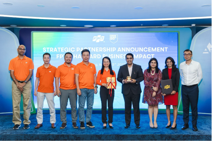 1-1755051534-5530-1755051639 Đại diện FPT và Harvard Business Impact trong lễ ký kết tại Đà Nẵng. Ảnh: FPT
