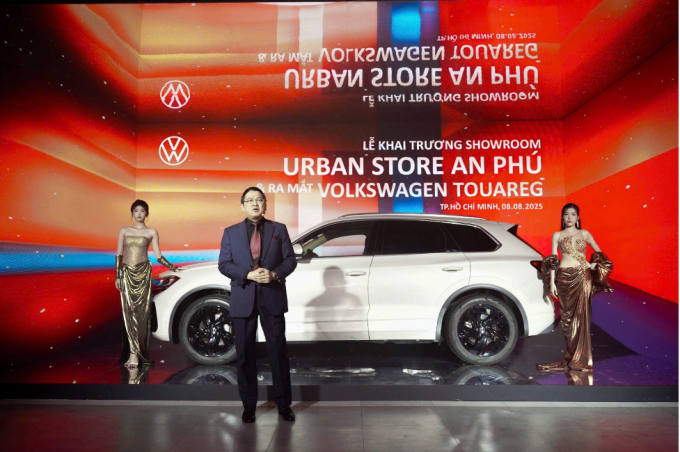 1-1755161835-5198-1755161975 Ông Nguyễn Hoàng Minh Tiến, Tổng giám đốc Volkswagen Việt Nam tại showroom mới khai trương. Ảnh: VWVN
