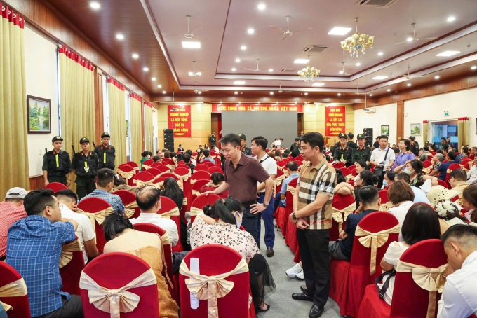 1-1755338893-2344-1755339379 Công an tỉnh Phú Thọ ập vào hội thảo hôm 9/8. Ảnh: Công an cung cấp