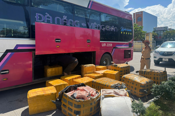 1-9833-1754665667-1 Sụn chân gà bốc mùi bị phát hiện trước lúc đưa vào TP. Đà Nẵng tiêu thụ. Ảnh: Vạn An