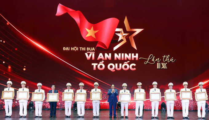 1-jpeg-1754494917-1754495125-2083-1754495499 Thủ tướng Phạm Minh Chính trao danh hiệu cho các tập thể, cá nhân. Ảnh: Phạm Kiên