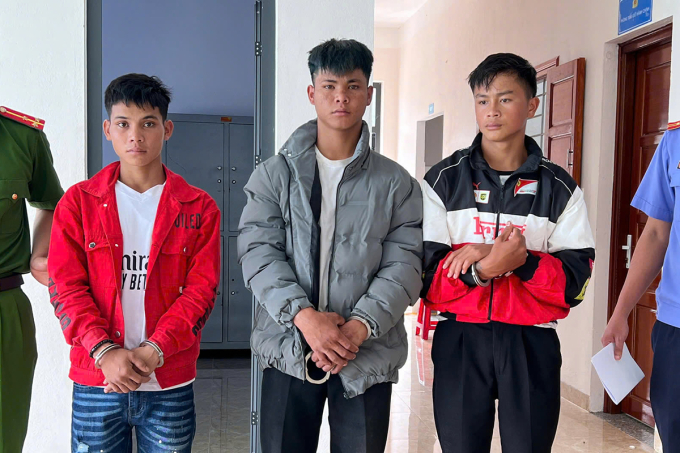 15372e32f0f278ac21e3-175543456-5905-3049-1755434671 Ba nghi phạm trộm sâm Ngọc Linh bị bắt giữ. Ảnh: Công an cung cấp
