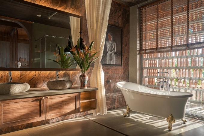 1b-1753974768-7795-1753975394 Một không gian nhà tắm tại The Luxury House. Ảnh: Cát Mộc Group