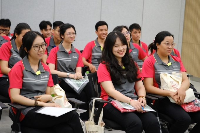 1b-1754311051-5512-1754311547 Người lao động tham gia một chương trình đào tạo và huấn luyện kỹ năng của Coca-Cola. Ảnh: Coca-Cola Việt Nam