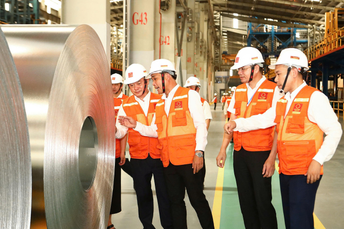 1d159b688f1e07405e0f-175490869-2153-6017-1754908889 Đại diện công ty giới thiệu về sản phẩm. Ảnh: Hoa Sen