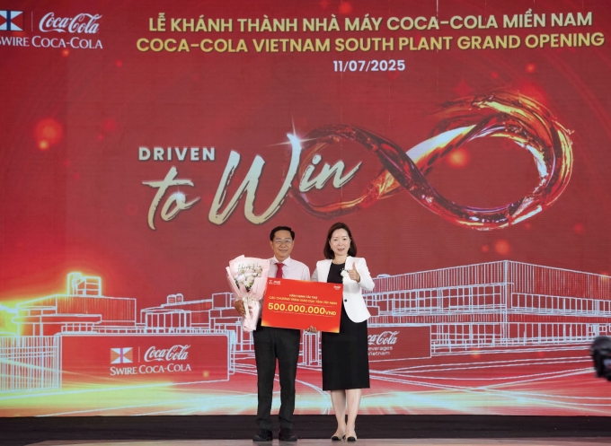 2-1754311079-7099-1754311547 Coca-Cola tài trợ 500 triệu đồng cho tỉnh Tây Ninh, thể hiện cam kết đồng hành lâu dài cùng địa phương trên cả phương diện kinh tế lẫn xã hội. Ảnh: Coca-Cola Việt Nam