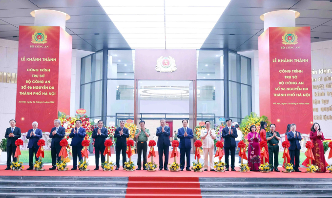 2-copy-1755316024-5403-1755316346 Tổng Bí thư Tô Lâm và các lãnh đạo cắt băng khánh thành. Ảnh: Linh Đan