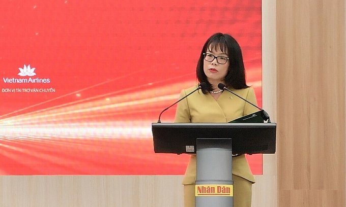 20250811-lhq-hopbaocungvietnam-5363-3355-1755082658 Bà Đoàn Hồng Nhung, Thành viên Ban Điều hành, Giám đốc Khối Bán lẻ Vietcombank phát biểu. Ảnh: Vietcombank