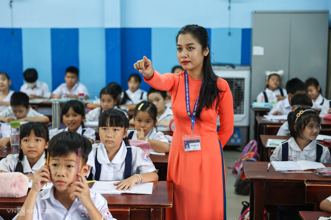 233a7325-1755247330-1755247343-8875-1755247492 Học sinh và giáo viên trường tiểu học Đinh Tiên Hoàng, TP HCM. Ảnh: Quỳnh Trần