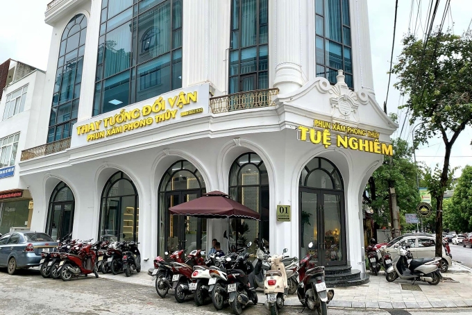 469644014-122126965100395692-8-5276-7760-1754644532 Thẩm mỹ viện Tuệ Nghiêm nằm ở vị trí đắc địa ở khu phố sầm uất bậc nhất Thanh Hoá hiện nay. Ảnh: Lam Sơn