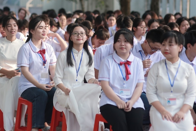 490703556-1249201223877737-236-2783-4959-1754320708 Học sinh trường THPT chuyên Biên Hòa, tỉnh Ninh Bình, trong ngày khai giảng năm học 2024-2025. Ảnh: Fanpage nhà trường