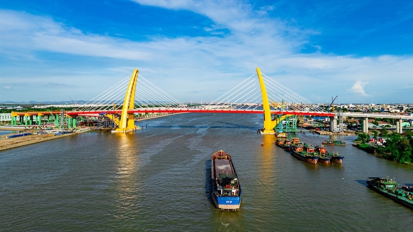 a1-06411788 Cầu Hoàng Gia vừa thông xe rút ngắn kết nối từ Vinhomes Royal Island vào trung tâm TP. Hải Phòng chỉ trong 5 phút di chuyển.