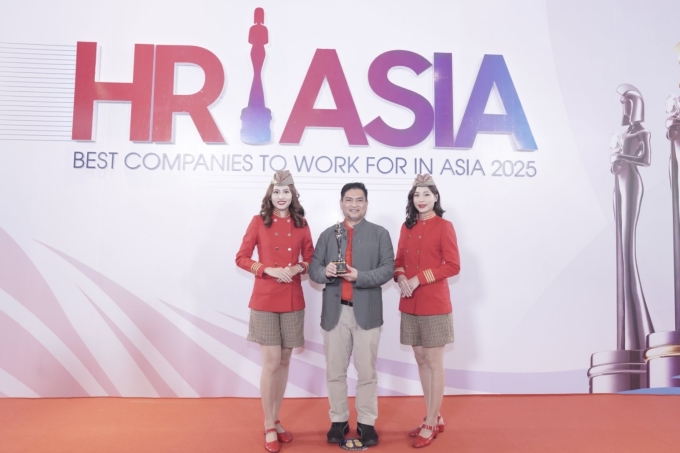 a1-2-1755349268-4321-1755349674 Đại diện Vietjet nhận giải thưởng Nơi làm việc tốt nhất châu Á hôm 14/8. Ảnh: Đăng Nguyễn