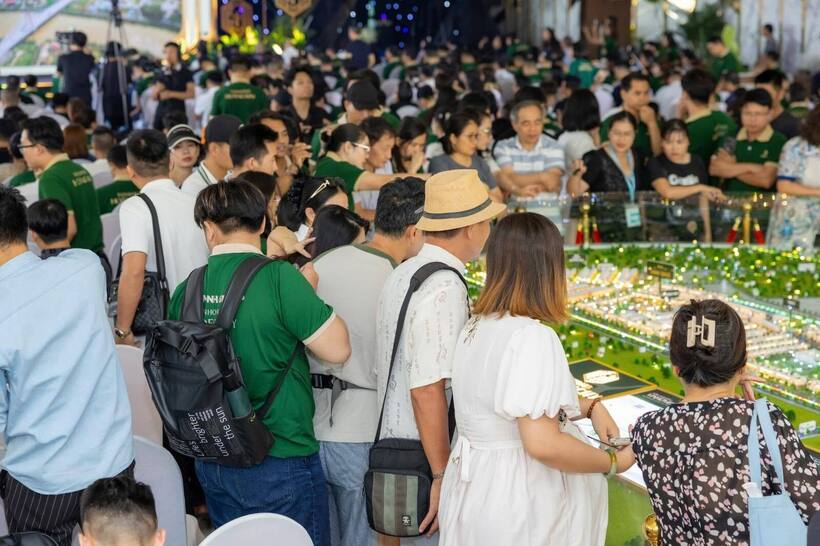 a1-a-06402014 Sự kiện ra mắt dự án Vinhomes Golden City và giới thiệu phân khu Mặt Trời vừa qua đã thu hút hàng nghìn nhà đầu tư.