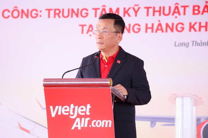 a2-10-1755658666-1755659093-3755-1755659147 Tổng Giám đốc Vietjet Đinh Việt Phương, phát biểu công bố lễ khởi công Trung tâm kỹ thuật bảo dưỡng tàu bay tại Long Thành. Ảnh: Tài Nguyễn