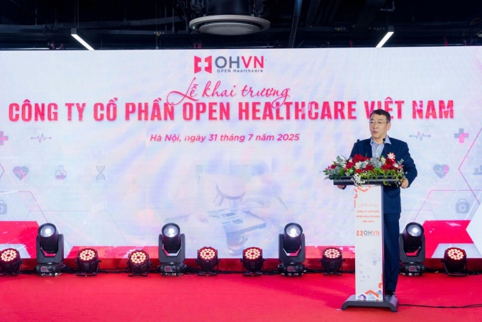 aa3-1754281246-1699-1754281628 Chủ tịch Quỹ Y tế Seegene Chun Jong Kee chia sẻ tại sự kiện khai trương Open Healthcare Việt Nam ngày 31/7/2025. Ảnh: Open Healthcare Việt Nam