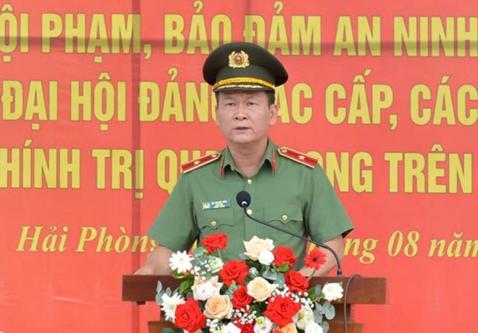 abinh-1754012190-9812-1754012300 Thiếu tướng Bùi Quang Bình đặt quyết tâm đánh tận gốc rễ các loại tội phạm trong lễ ra quân. Ảnh: Lê Tân