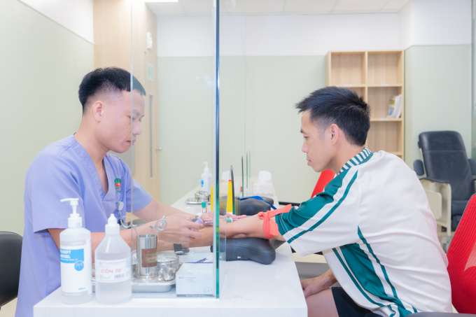 anh-2-1755608317-1778-1755608721 Cầu thủ CLB Hà Nội được chăm sóc sức khỏe toàn diện tại BVĐK Hồng Ngọc. Ảnh: Bệnh viện cung cấp