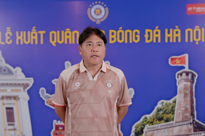anh-3-1755608345-4447-1755608721 HLV trưởng CLB Hà Nội Teguramori Makoto phát biểu tại lễ xuất quân mùa giải 2025-2026. Ảnh: Bệnh viện cung cấp