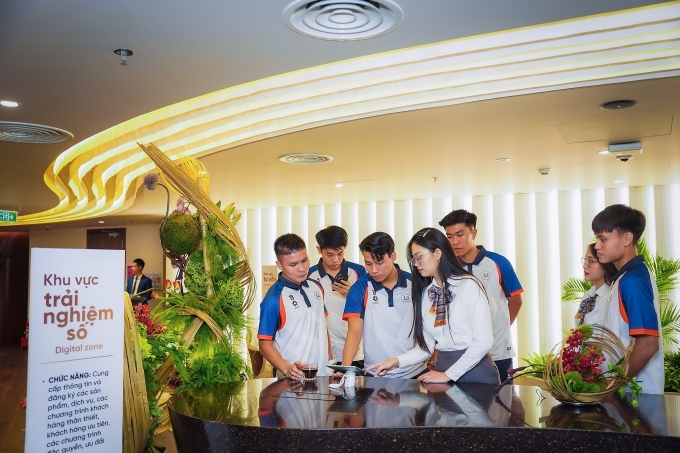 anh-5-2-1755079647-1755079918-9598-1755079944 VPBank Flagship Hà Nội đánh dấu bước tiến mới trong hành trình chuyển đổi số toàn diện và nâng cao trải nghiệm khách hàng. Ảnh: VPBank