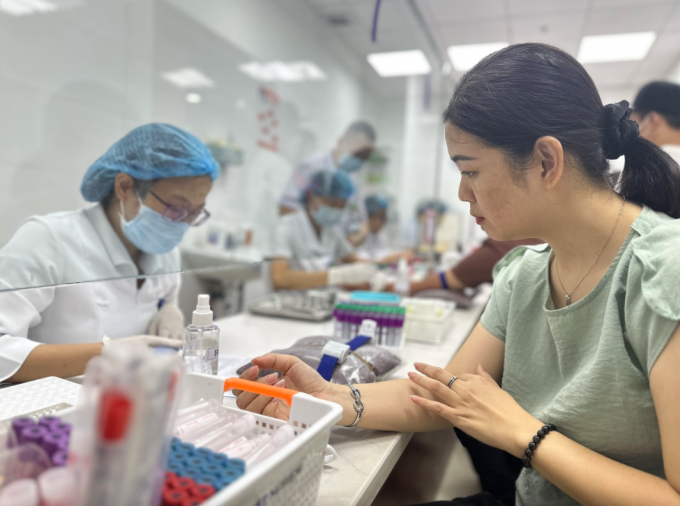 anh-chup-man-hinh-2025-08-09-l-3880-6253-1754745117 bệnh nhân lấy máu xét nghiệm tại Bệnh viện Bạch Mai. Ảnh:Lê Nga