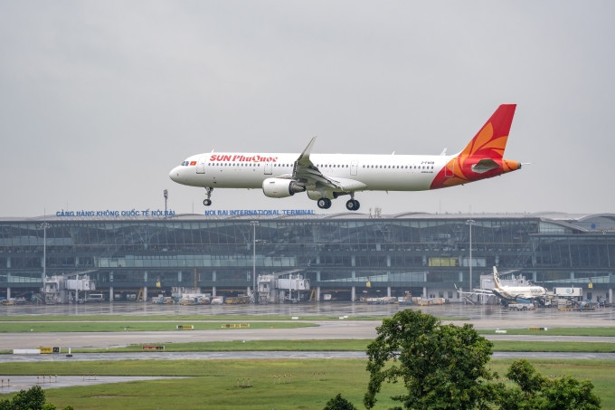 Tàu bay Sun PhuQuoc Airways đáp tại Cảng hàng không quốc tế Nội Bài, sáng 19/8. Ảnh: Sun Group