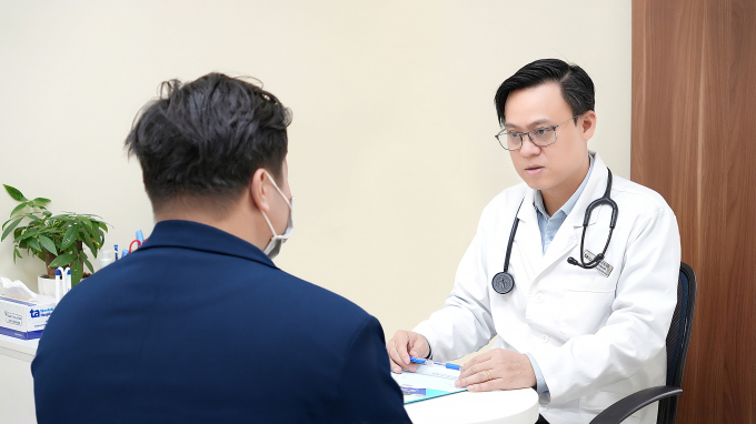 ba-c-si-ngo-c-1-jpg-1754057401-6776-2894-1754057670 Bác sĩ Ngọc tư vấn cho người bệnh. Ảnh minh họa: Bệnh viện Đa khoa Tâm Anh