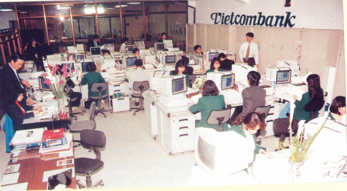 bai-1-anh-2-1755253167-8752-1755254631 Trung tâm thanh toán Vietcombank thập niên 90 của thế kỷ XX. Ảnh: Vietcombank