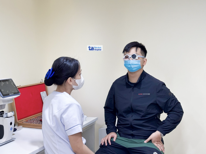bai-rao-2-1755093341-3777-1755093418 Thị lực của anh Đức cải thiện trong tuần đầu tiên tái khám sau mổ. Ảnh: Bệnh viện cung cấp