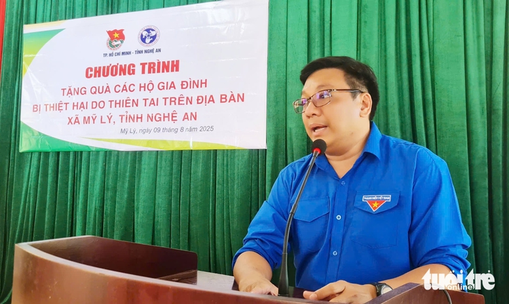 base64-1754737219058188419848 Tuổi trẻ TP.HCM trao quà hỗ trợ bà con vùng lũ xứ Nghệ - Ảnh 3.
