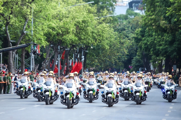 base64-17547957841492141428723 3.000 chiến sĩ công an, 245 xe chuyên dụng diễu hành Vì thủ đô bình yên - Ảnh 1.