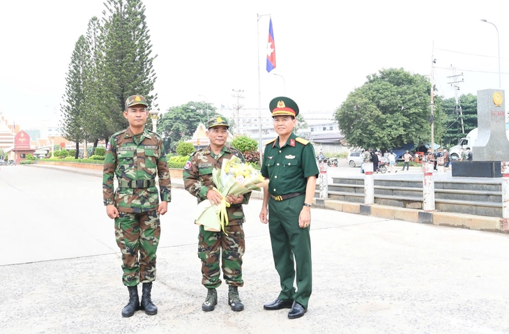 base64-1755251274652677458748 Tây Ninh đón 120 cán bộ, chiến sĩ Quân đội Hoàng gia Campuchia sang diễu binh dịp 2-9 - Ảnh 2.