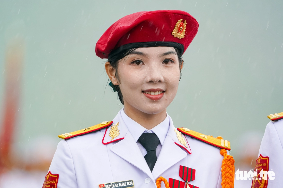 base64-17553304358682024826249 16.000 cán bộ, chiến sĩ đội mưa trong buổi tổng hợp luyện diễu binh - Ảnh 3.