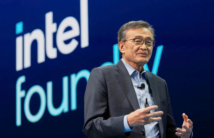 bcc6d994982e1170483f-175457242-5837-3007-1754572629 CEO của Intel, ông Lip-Bu Tan, phát biểu tại Hội nghị Công nghệ Sản xuất thường niên diễn ra ngày 29/4. Ảnh: Reuters.
