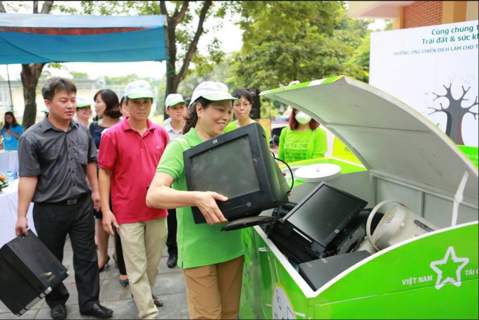 bd9a1b49c24e4a10135f-175522997-2473-4028-1755517394-1 Người dân gom rác điện tử tại một sự kiện của Việt Nam Tái Chế. Ảnh: VNTC