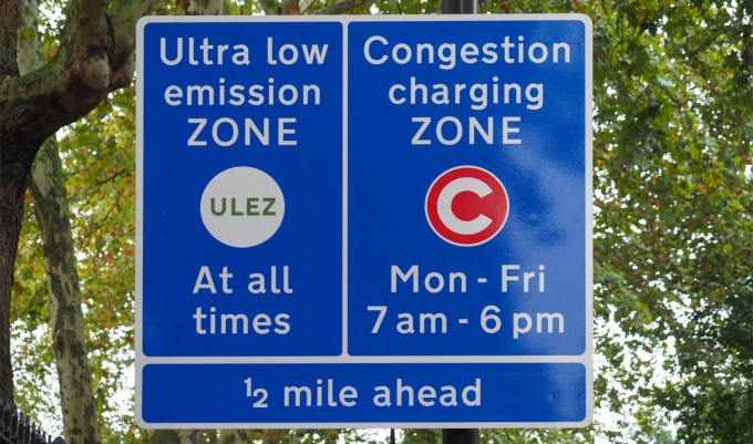 blog-low-emission-bodycopy-144-5253-2883-1754893187 Bảng thông báo vùng phát thải cực thấp (Ultra-Low Emission Zone) của London. Ảnh: TomTom