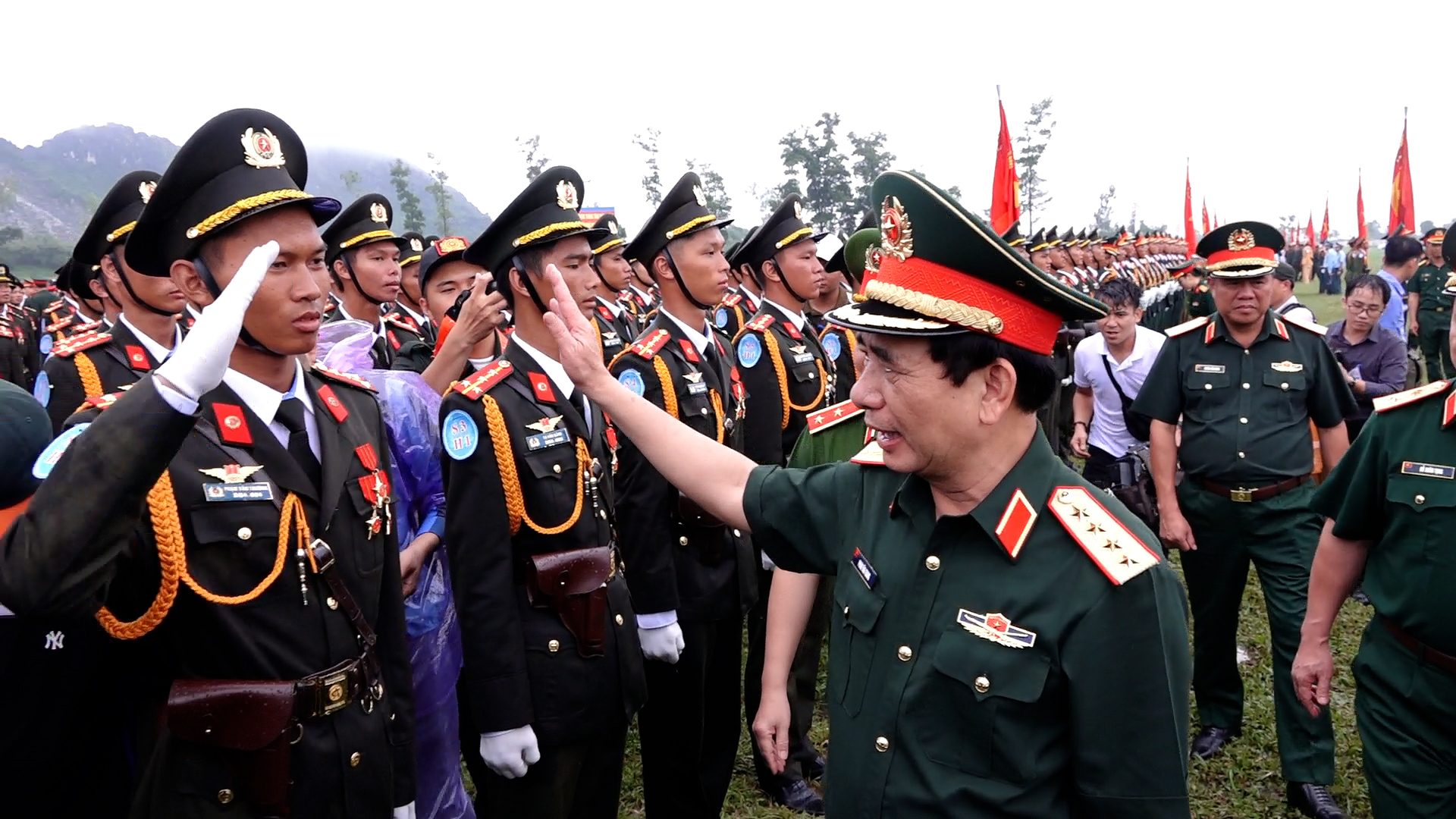bo-truong-quoc-phong-phan-van-giang-tham-dong-vien-cac-chien-1755327588 Bộ trưởng Quốc phòng Phan Văn Giang thăm động viên các chiến sĩ hợp luyện A80