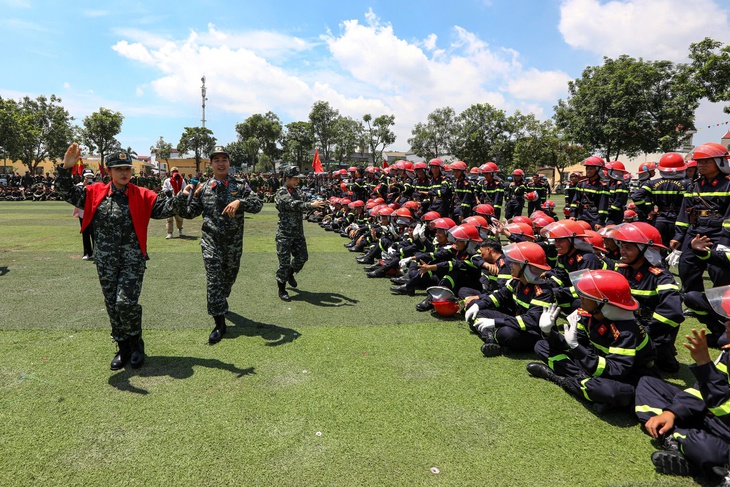canh-sat-co-dong-bo-cong-an-dieu-binh-quoc-khanh2-17546653344771747625558 công an - Ảnh 8.