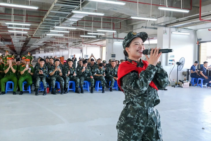 canh-sat-co-dong-luyen-tap-dieu-binh-dieu-hanh-a80-quoc-khanh-2-96-1754665098667124139047 công an - Ảnh 1.