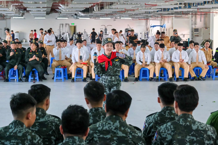canh-sat-co-dong-luyen-tap-dieu-binh-dieu-hanh-a80-quoc-khanh-2-97-17546650986581621186293 công an - Ảnh 2.