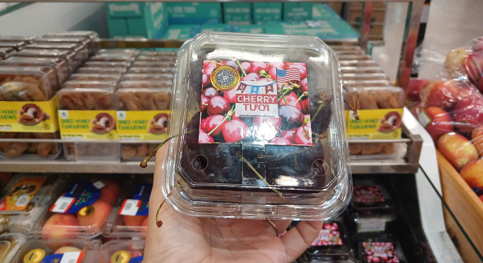 cherry-1754554763-1754554832-8021-1754555150 Cherry Mỹ được bán khắp các siêu thị của Việt Nam. Ảnh: Thi Hà