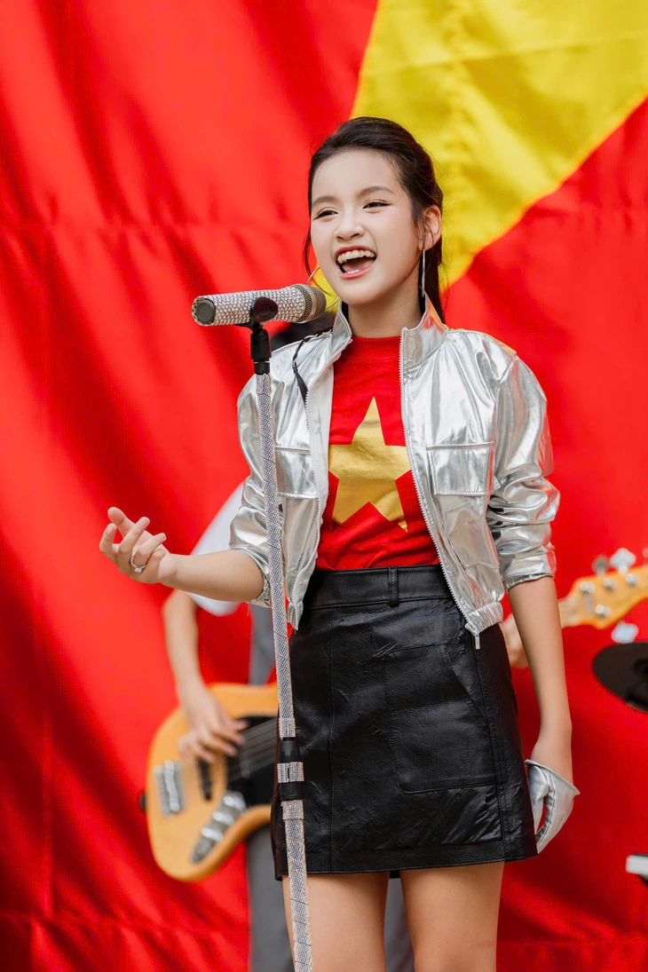 dang-kim-thien-kim-la-guong-mat-quen-thuoc-cua-nhieu-chuong-trinh-nghe-thuat-chinh-luan-17548879076841012249878 Đặng Kim Thiên Kim - Ảnh 3.