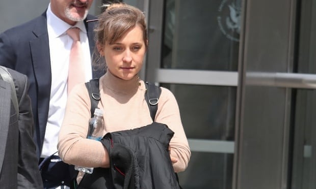 download-6-1755085923-6397-1755086292 Diễn viên Allison Mack bị tuyên ba năm tù vào năm 2021 trong vụ án giáo phái tình dục NXIVM. Ảnh: Reuters